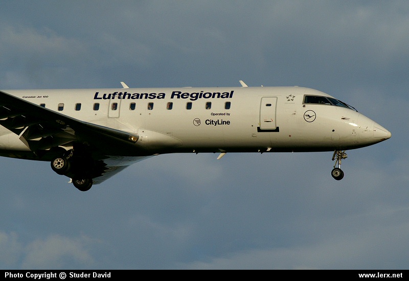 05 Canadair CL-600 RegionalJet Lufthansa.jpg